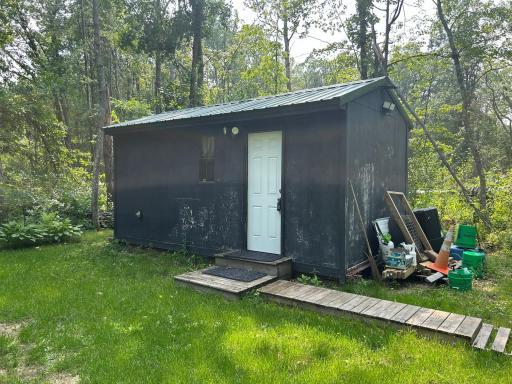 Great "camping" getaway location here just S of Garrison. This lot offers a cute little bunkhouse setup that can be used year round as it is fully insulated and has heat and AC!