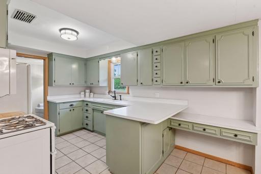 401 Jackson Avenue S, Hopkins, MN 55343