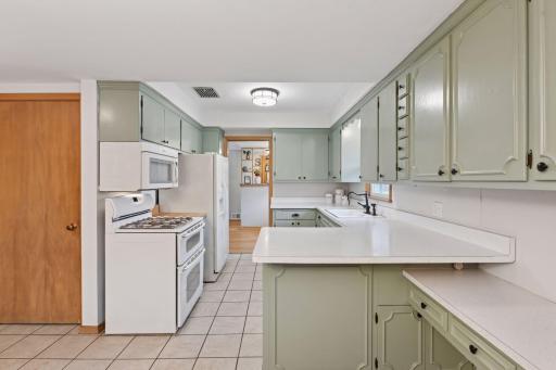 401 Jackson Avenue S, Hopkins, MN 55343