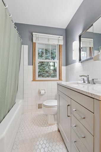 401 Jackson Avenue S, Hopkins, MN 55343