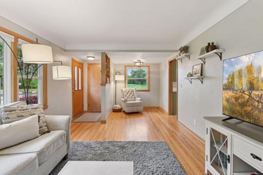 401 Jackson Avenue S, Hopkins, MN 55343