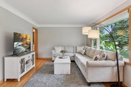 401 Jackson Avenue S, Hopkins, MN 55343