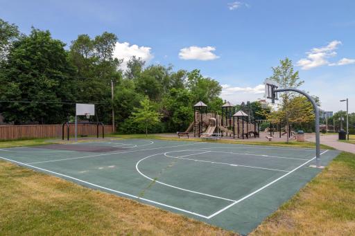 401 Jackson Avenue S, Hopkins, MN 55343
