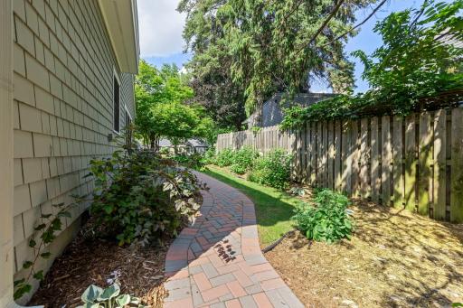 532 Janalyn Circle, Minneapolis, MN 55416