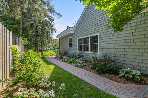 532 Janalyn Circle, Minneapolis, MN 55416