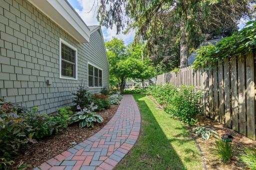 532 Janalyn Circle, Minneapolis, MN 55416