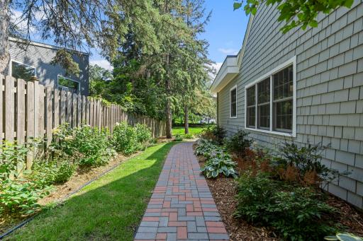 532 Janalyn Circle, Minneapolis, MN 55416