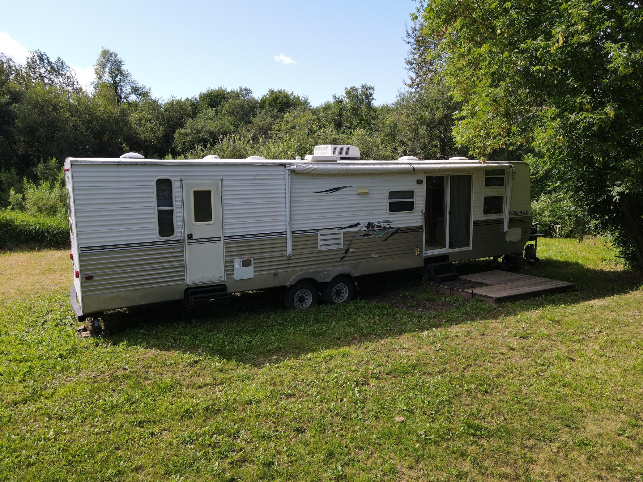 2006 Keystone Springdale 36 foot camper included with sale