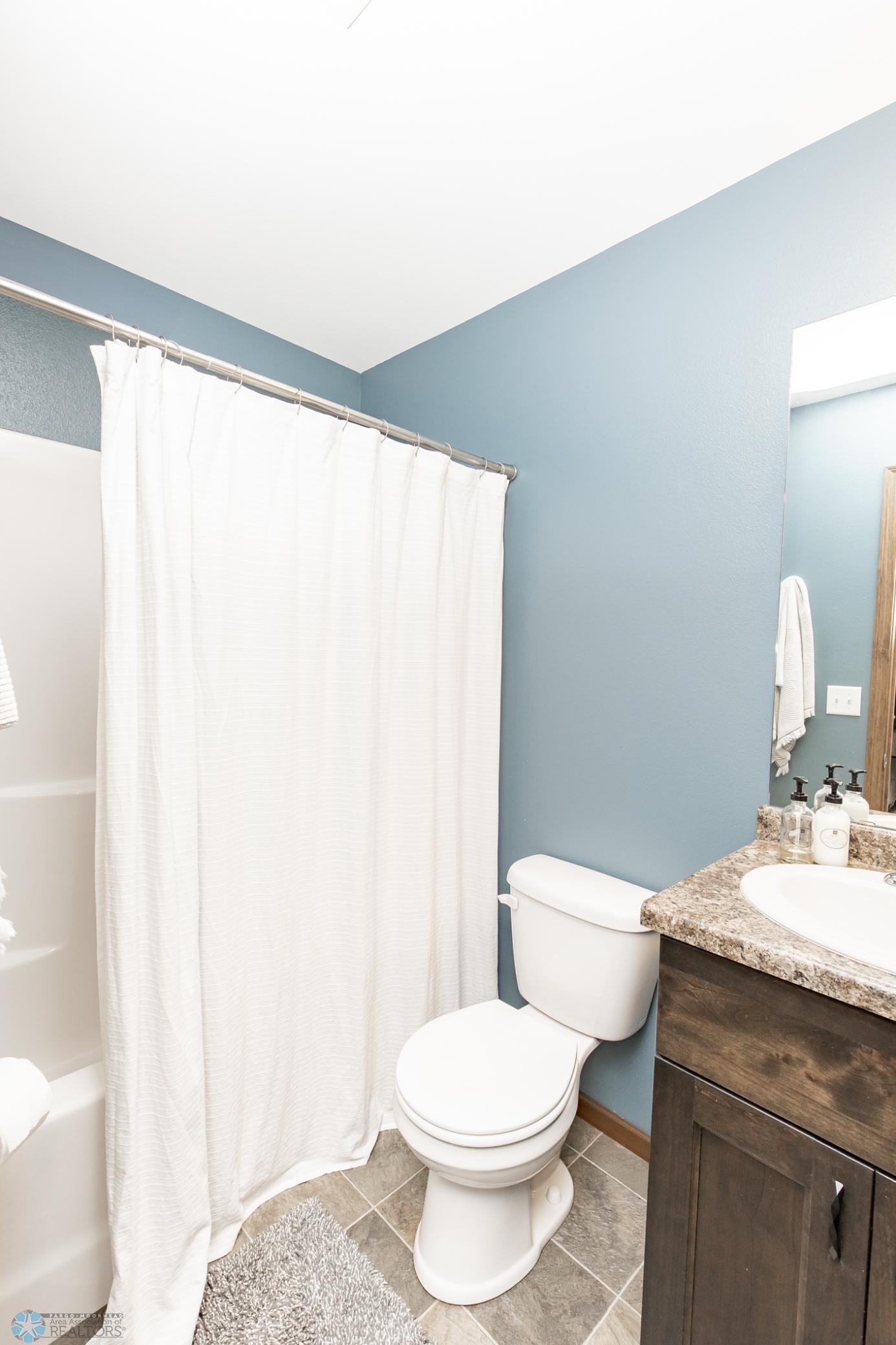 Bathroom 2 - Full