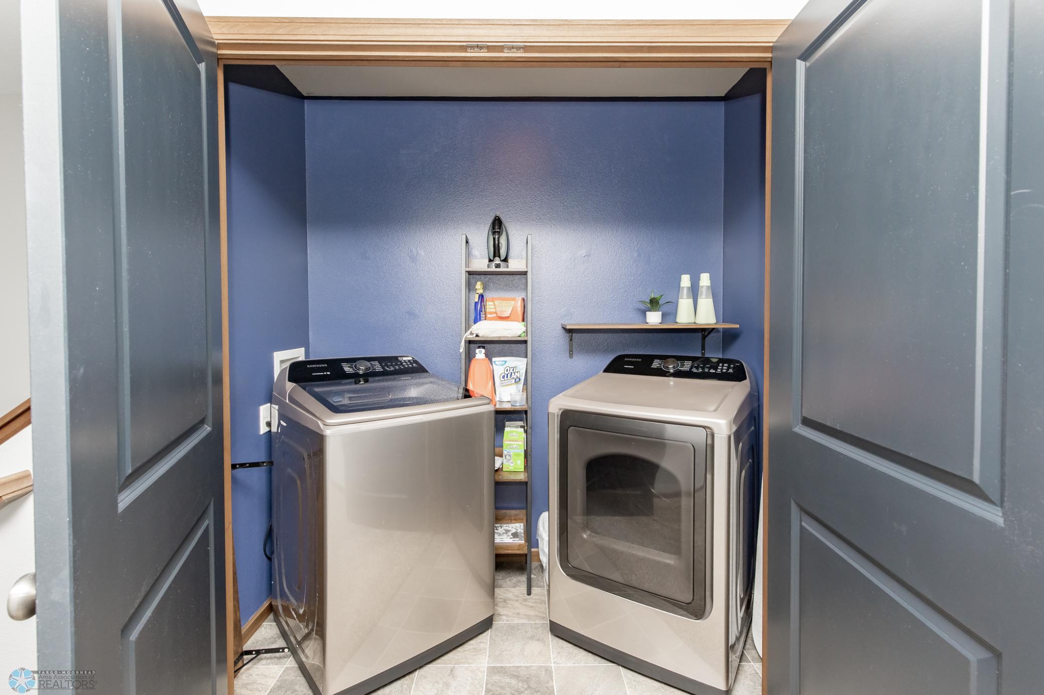 Laundry - Upper Landing