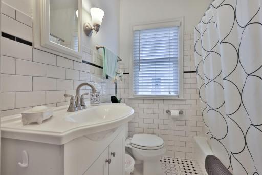 4546 Vincent Avenue N, Minneapolis, MN 55412