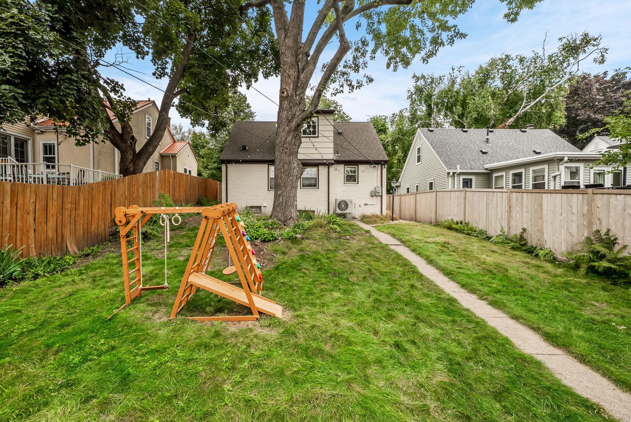 Alternate view of the backyard.