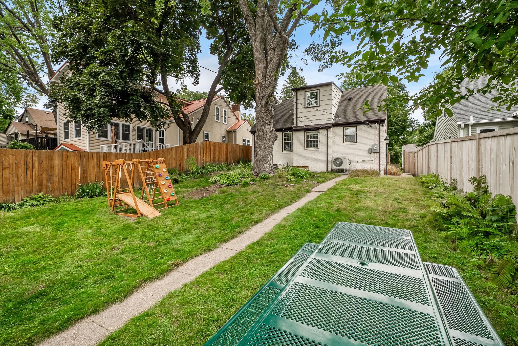 Alternate view of the backyard.