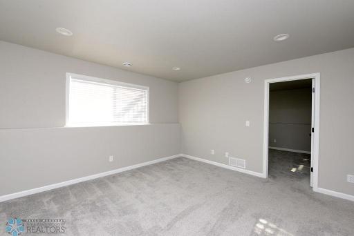 6850 Thomas Street, Horace, ND 58047
