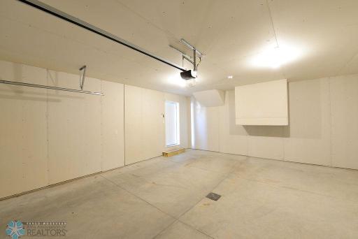 6850 Thomas Street, Horace, ND 58047