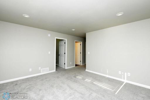 6850 Thomas Street, Horace, ND 58047