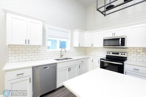 6850 Thomas Street, Horace, ND 58047