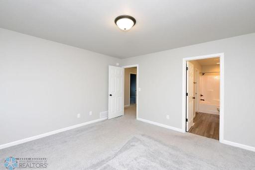 6850 Thomas Street, Horace, ND 58047