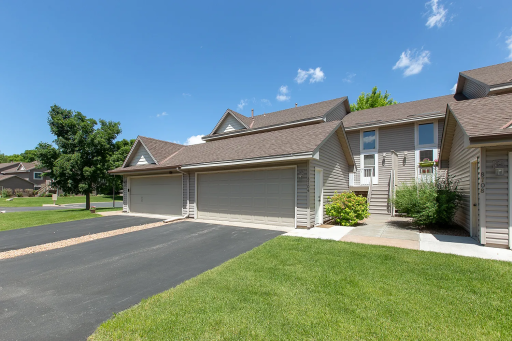 8704 Cottonwood Lane N, Maple Grove, MN 55369