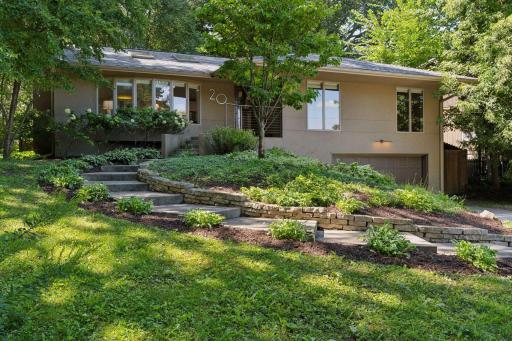 20 Vincent Avenue S, Minneapolis, MN 55405
