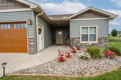20250818-1204_MulberryCt_StCloud_Ext-18.jpg