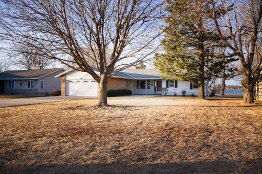 1206 S Shore Drive, Worthington, MN 56187
