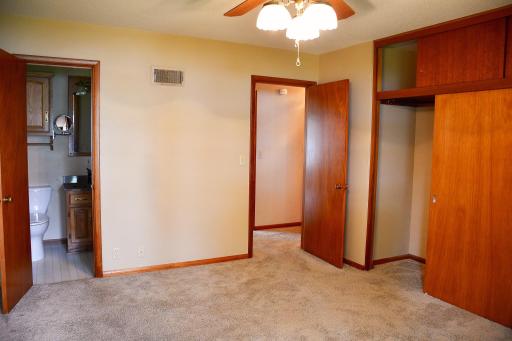 1206 S Shore Drive, Worthington, MN 56187