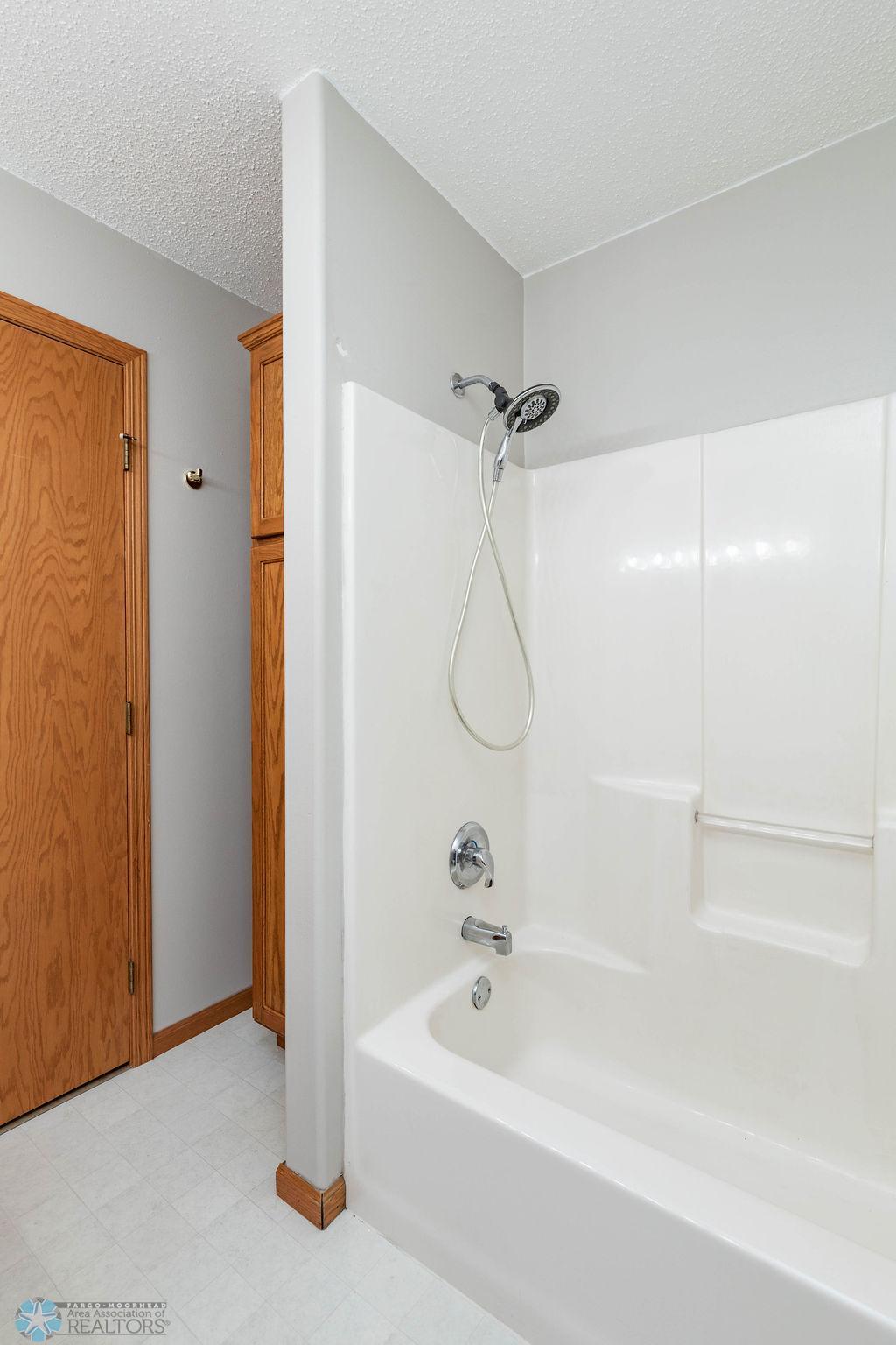 Upper Bath Showerstall