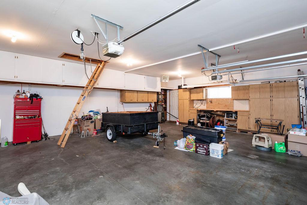 Large Heated 3 Stall Garage