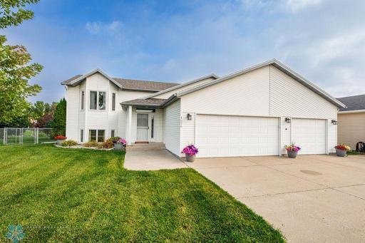 Great Bilevel Home w Heated 3 Stall Garage