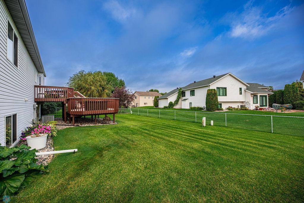 Great Spacious Fenced Backyard