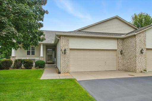 Welcome home to this spectacular one level townhome in a superb Woodbury location!