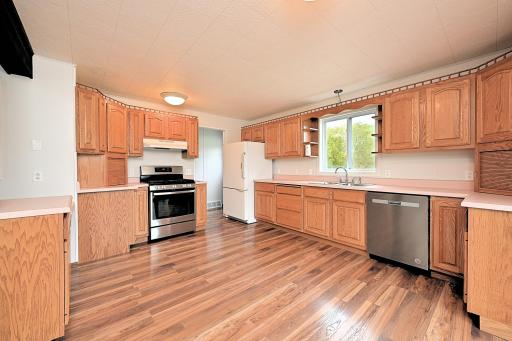 KITCHEN HAS A LOT OF ROOM PREPARING MEMORIES.