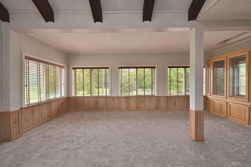 WINDOWS, WINDOWS AND MORE WINDOWS ADD SO MUCH NATURAL.