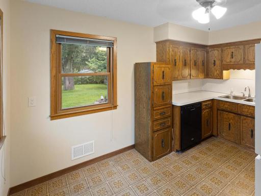 Kitchen. Nice amount of cabinets in the kitchen