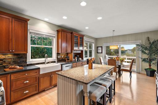 30-web-or-mls-1224 St Johns Drive, Woodbury, MN 55129-7.jpg