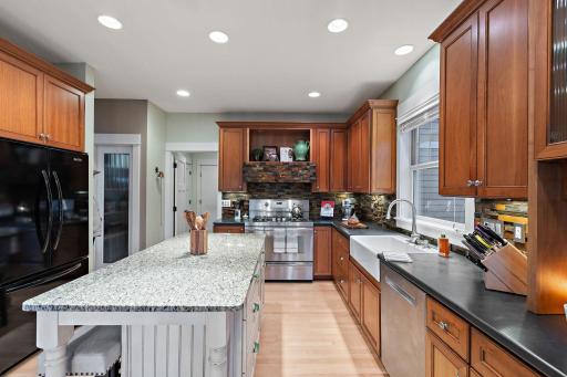 32-web-or-mls-1224 St Johns Drive, Woodbury, MN 55129-9.jpg