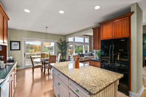 31-web-or-mls-1224 St Johns Drive, Woodbury, MN 55129-8.jpg