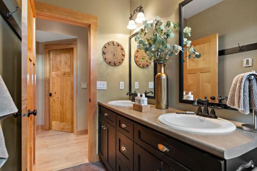 42-web-or-mls-1224 St Johns Drive, Woodbury, MN 55129-24.jpg