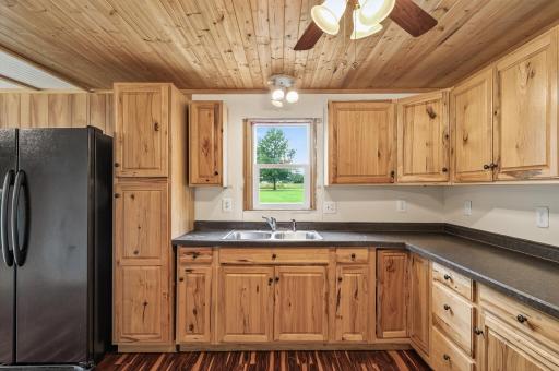 16_2385_260th_Ave16_mls.jpg