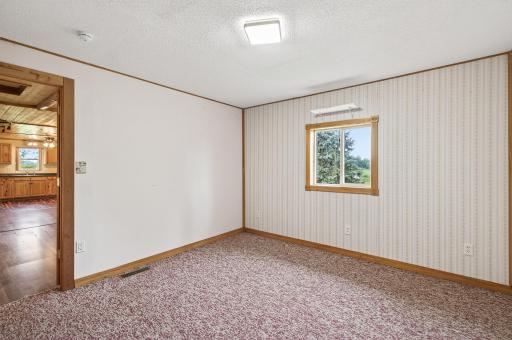 25_2385_260th_Ave25_mls.jpg