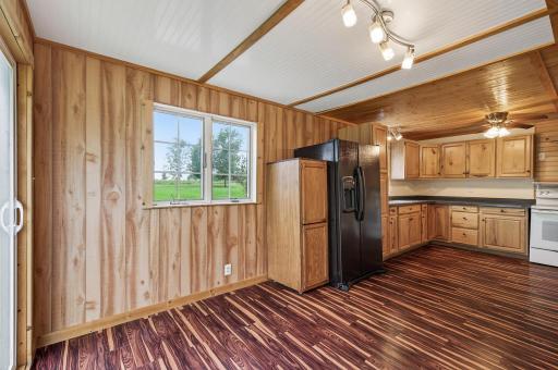 18_2385_260th_Ave18_mls.jpg