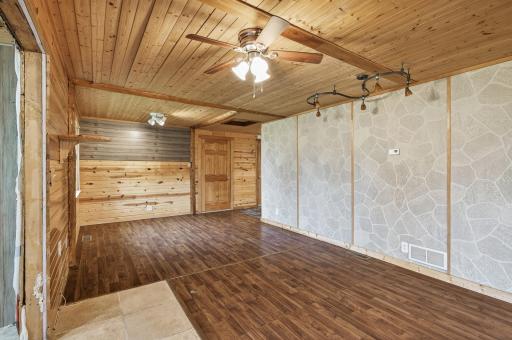 08_2385_260th_Ave8_mls.jpg