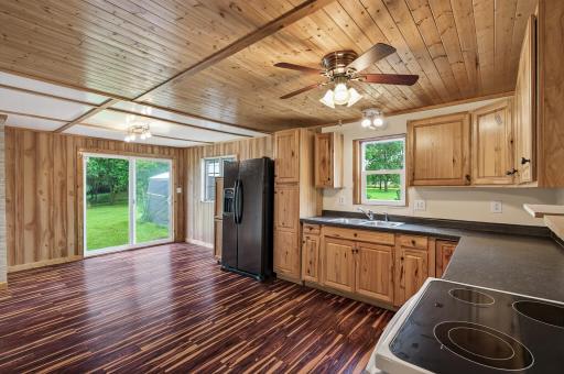 17_2385_260th_Ave17_mls.jpg