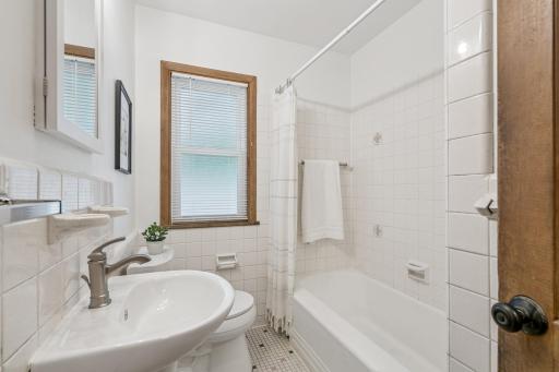 31_25_interior.jpg