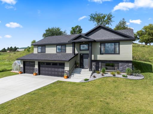 600 Mulligan Drive, Zumbrota, MN 55992