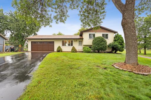 Welcome to 9895 98th Pl N in Maple Grove. Located at the end of a quiet cul de sac.