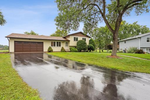 9895 98th Place N, Maple Grove, MN 55369