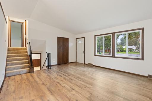 9895 98th Place N, Maple Grove, MN 55369