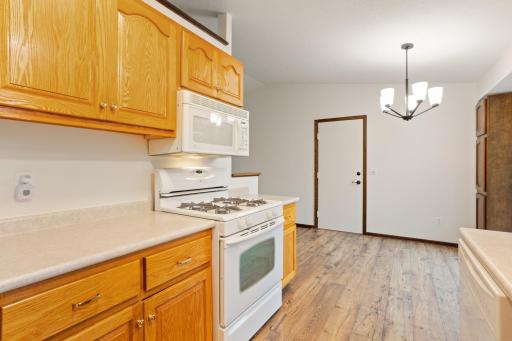 9895 98th Place N, Maple Grove, MN 55369